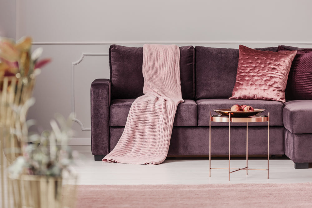 5 PROS OF VELVET FURNITURE IN INTERIOR
